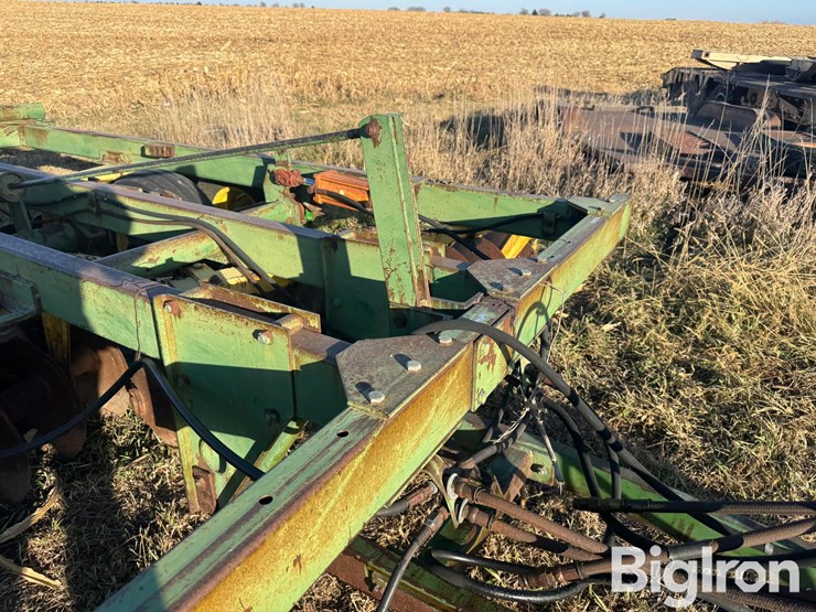 john-deere-230-image-12