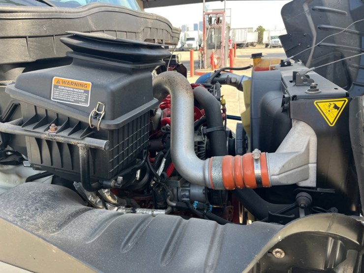 2019-international-durastar-4300-image-10