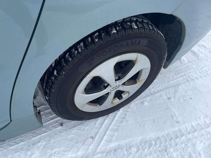 #1155-•-2013-toyota-prius-hybrid-(has-mn-title-in-delay)-image-6