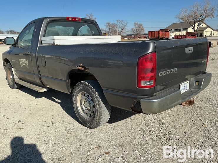 2004-dodge-1500-image-7