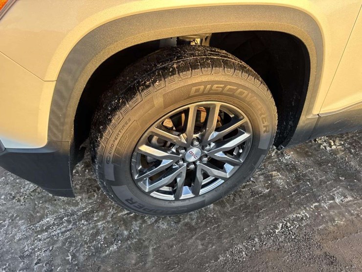 2017-gmc-acadia-slt-image-8