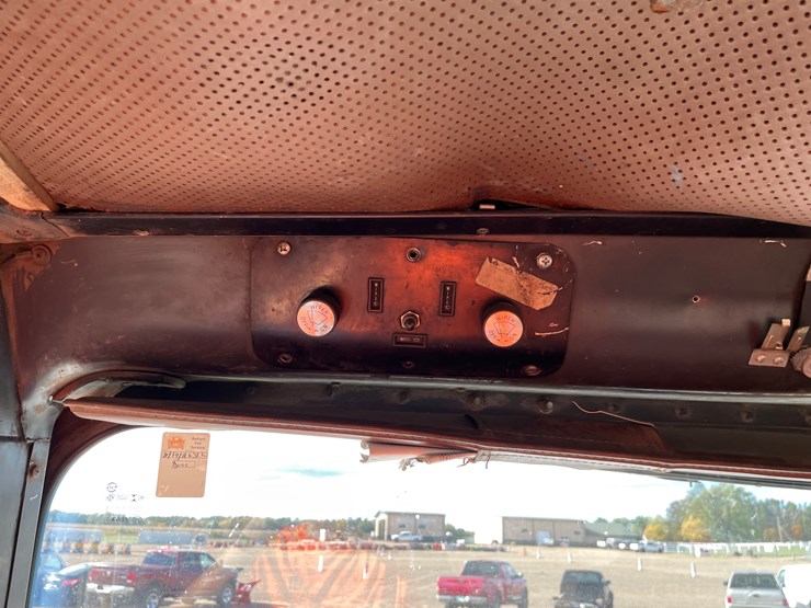 #1104-•-1989-international-truck-tractor-**should-be-trailered**-(has-mn-title)-image-25