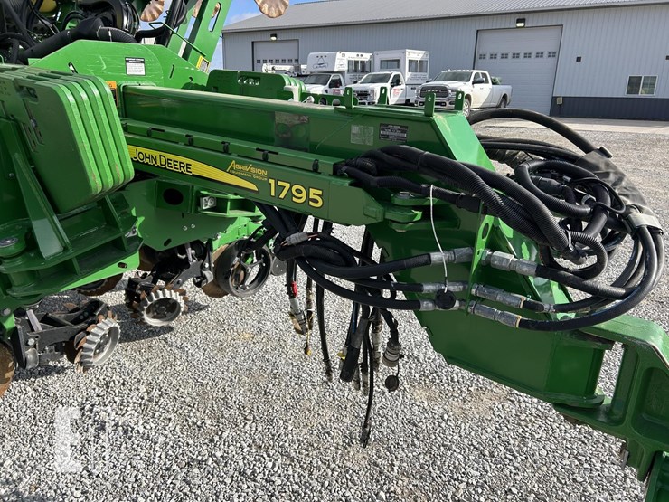 john-deere-1795-image-11