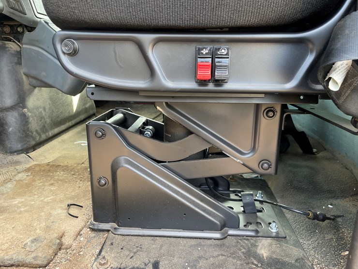 international-7400-image-29