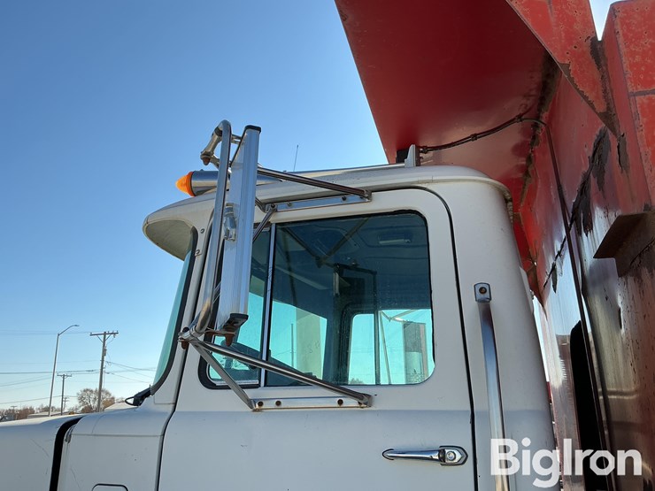 2000-mack-rd688s-image-17