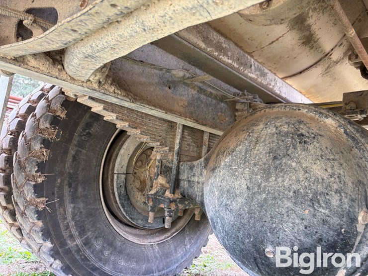 international-7400-image-19