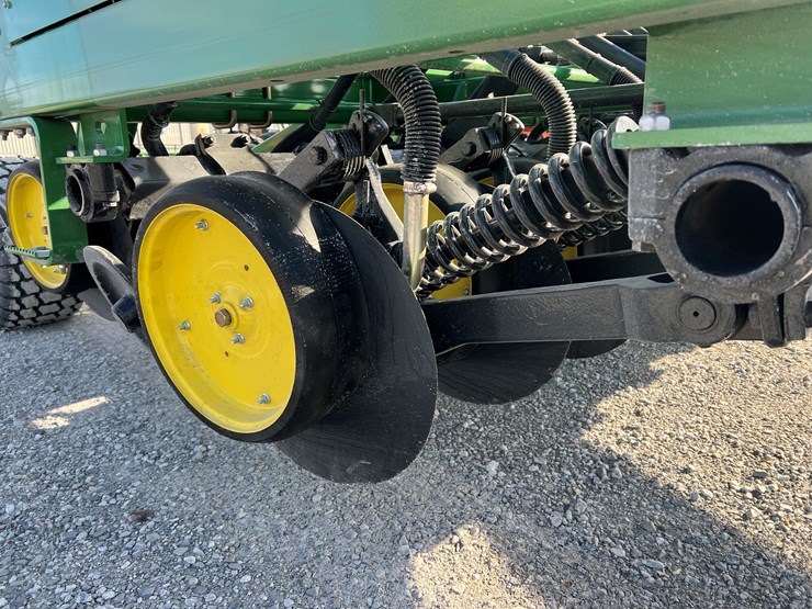 john-deere-750-image-13