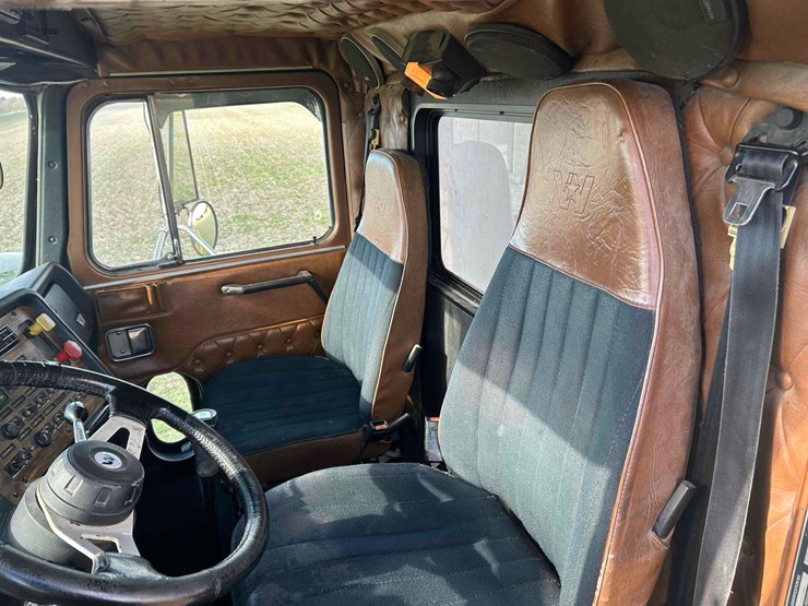western-star-4964f-image-66