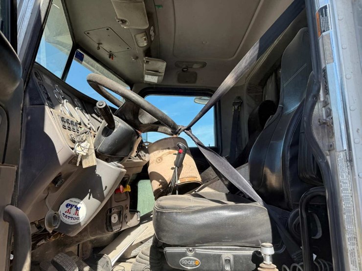 2016-peterbilt-389-image-4