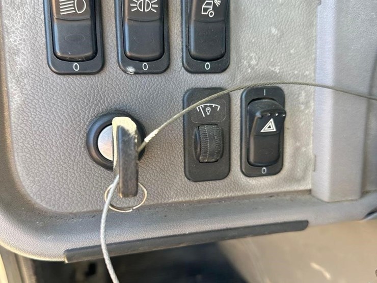 2012-peterbilt-367-image-41