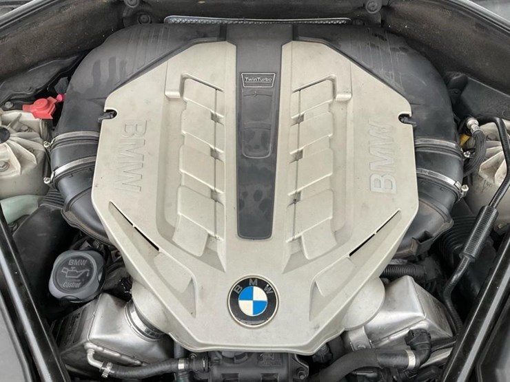 #2053-•-2010-bmw-550gt-car*-image-37