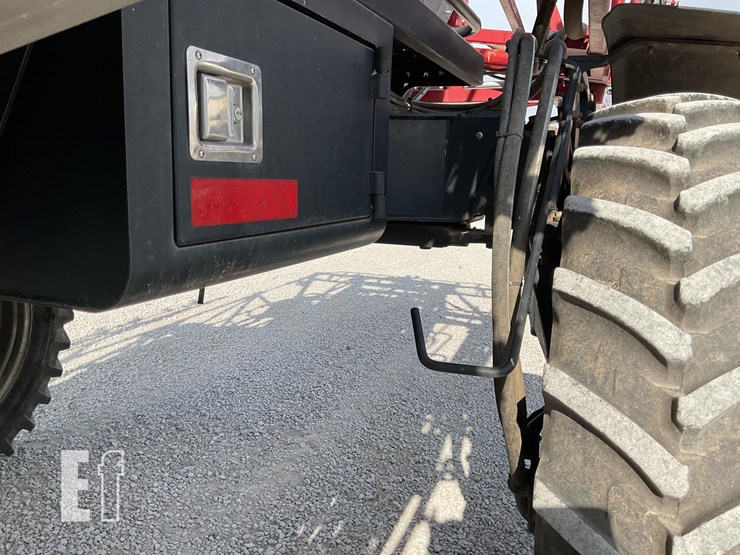 case-ih-patriot-3330-image-36