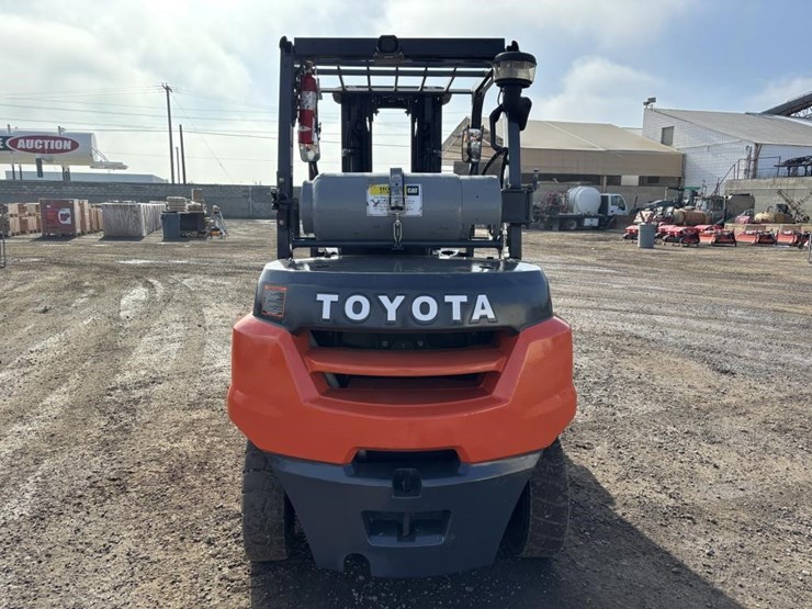 2020-toyota-8fg35u-image-8