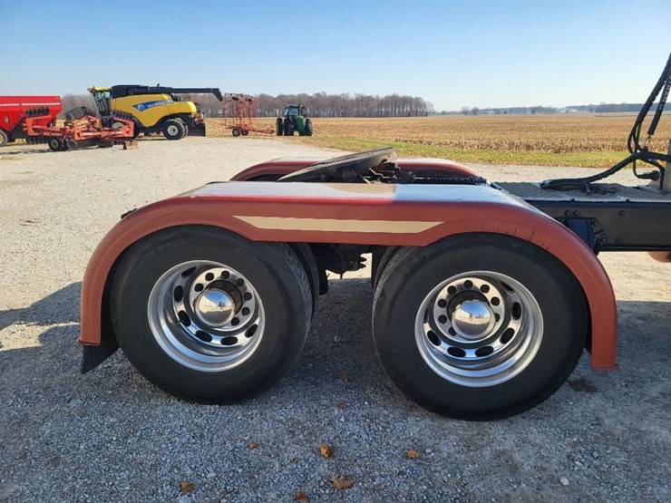 peterbilt-389-image-39