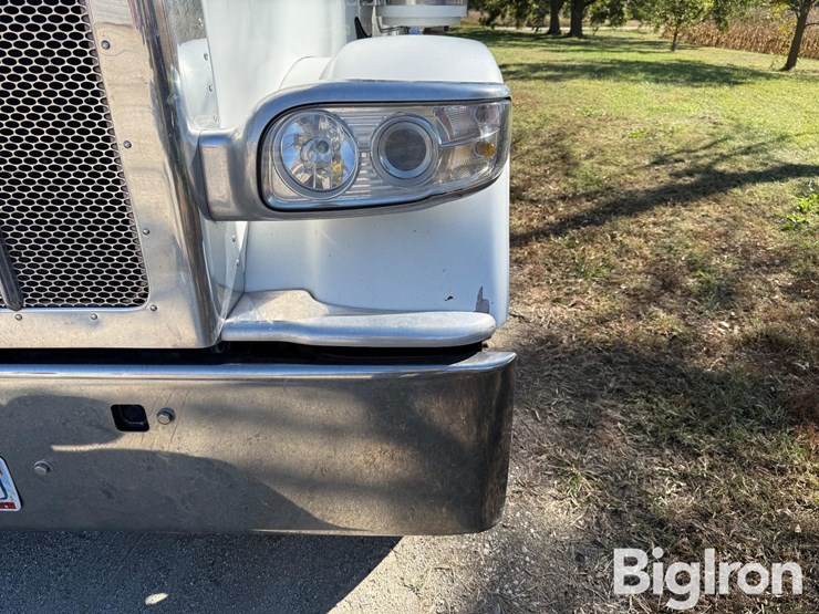 2008-peterbilt-388-image-18