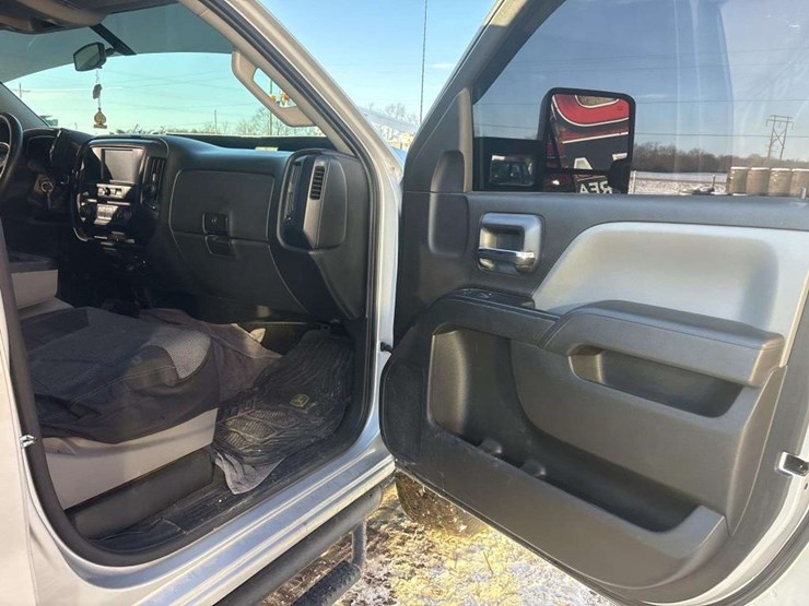 2017-chevrolet-1500-image-18