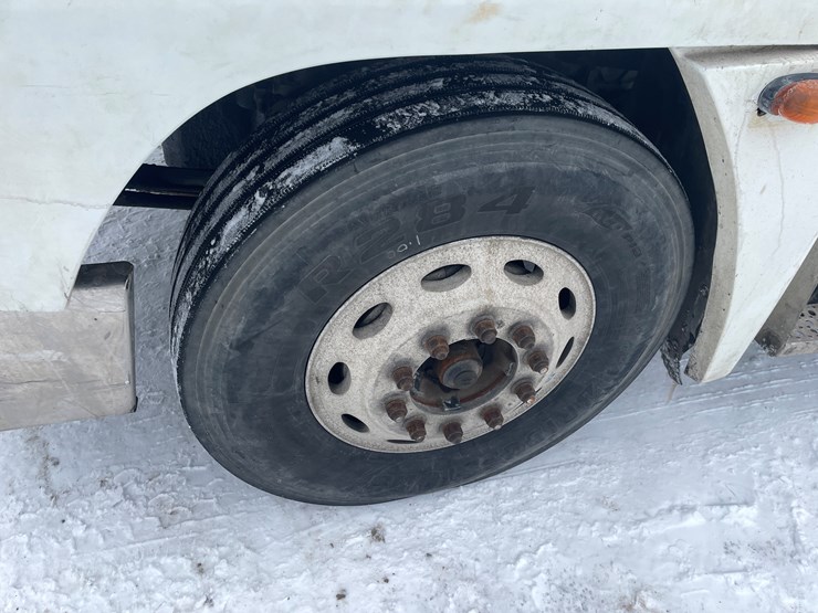 #1154-•-1996-freightliner-truck-tractor-(has-mn-reconstructed-title)-image-9