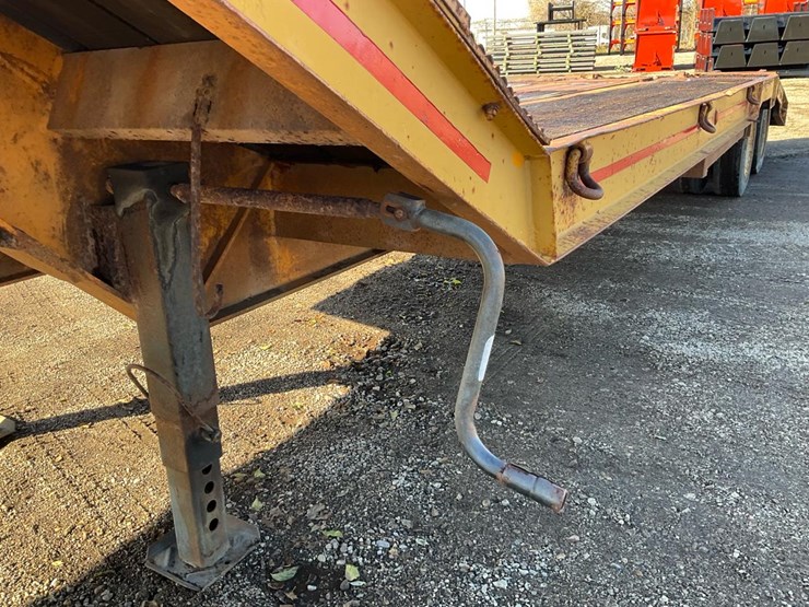 #2100-•-1967-beaver-flatbed-semi-trailer-image-13