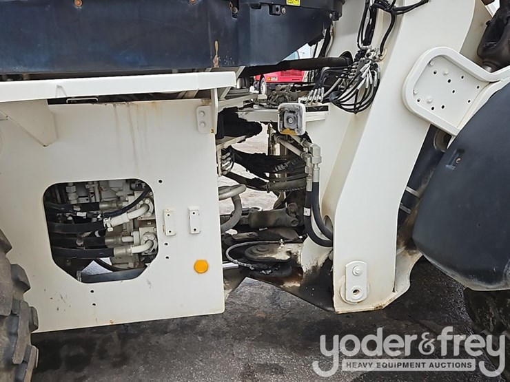 2014-caterpillar-930k-image-28