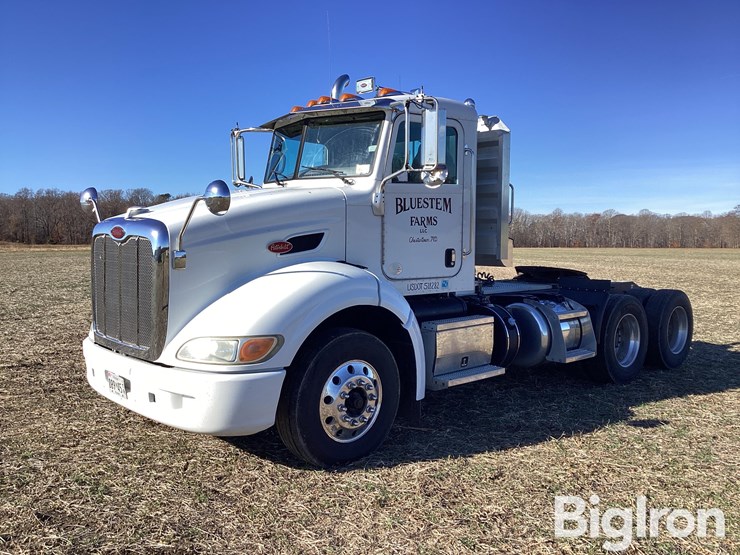 2014-peterbilt-384-image-1
