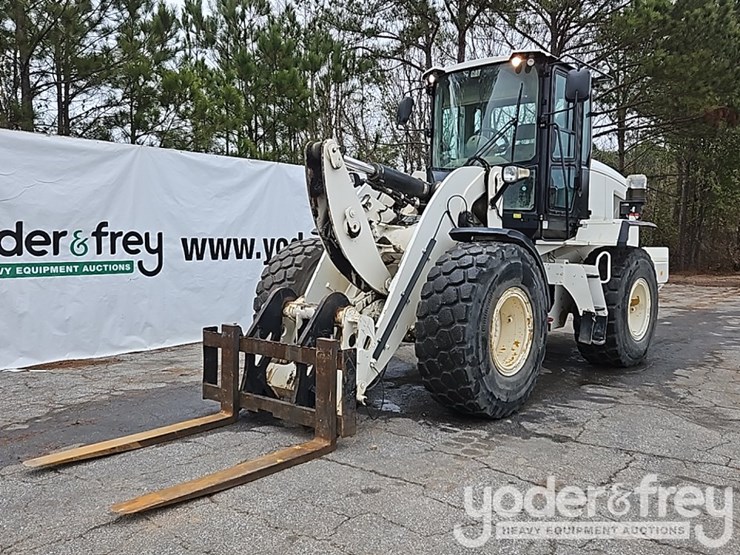 2014-caterpillar-930k-image-1