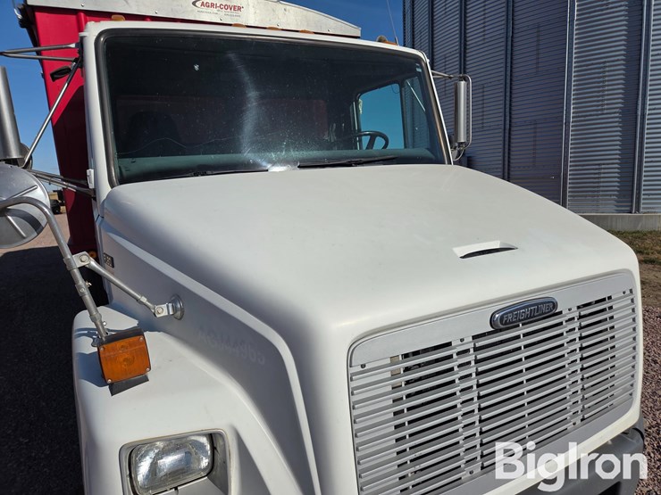 2003-freightliner-fl80-image-11