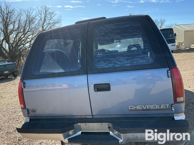 chevrolet-suburban-1500-image-20