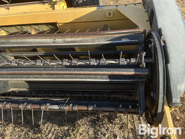 new-holland-320-image-14