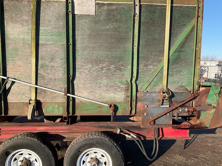 #2300-•-sawdust-trailer-image-19