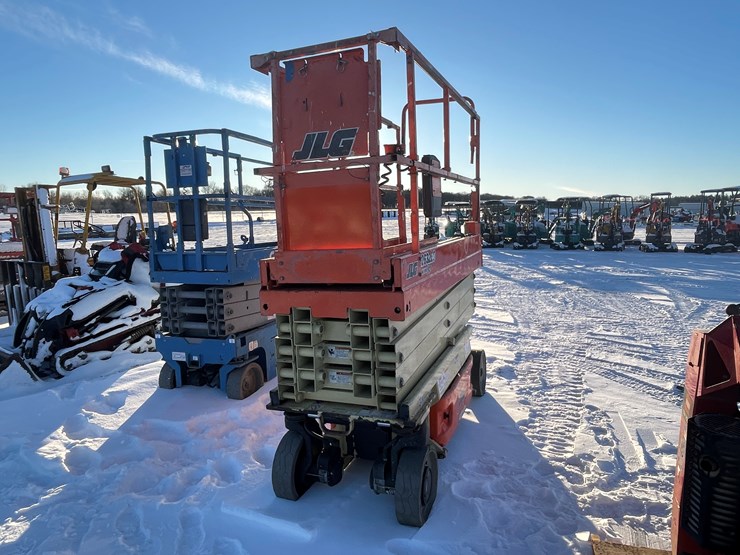 #1005-•-jlg-2632-scissor-lift-image-3