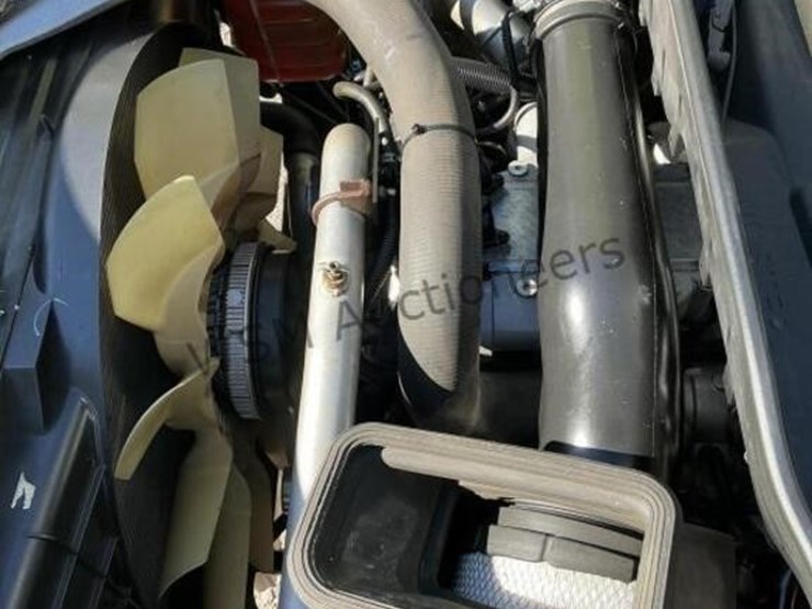 2015-international-7400-image-24