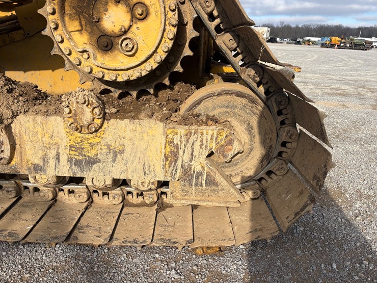 caterpillar-d4h-image-12