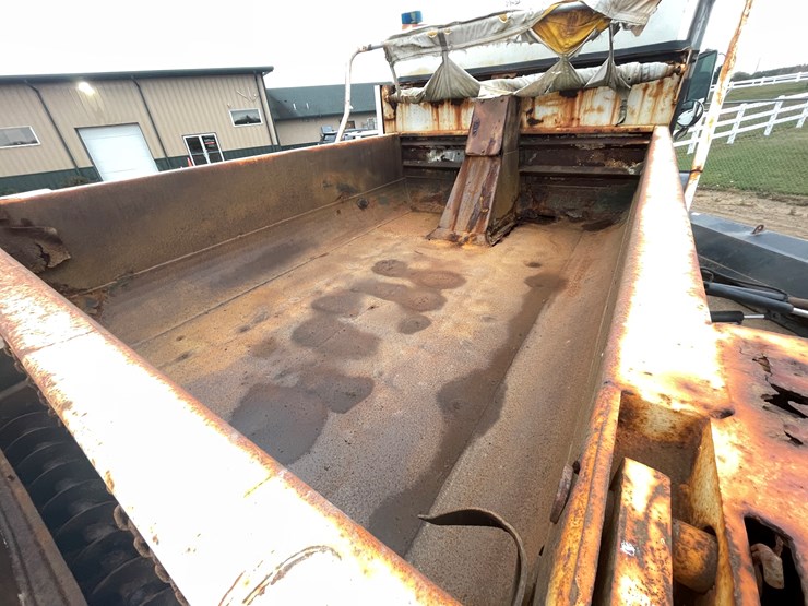 #1113-•-1998-ford-louisville-plow-truck-(has-mn-title)-image-38