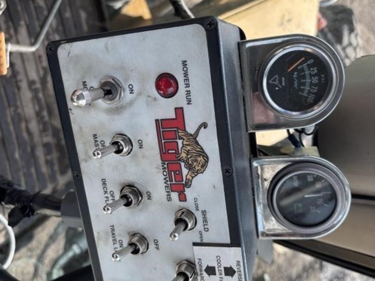 john-deere-7220-image-37