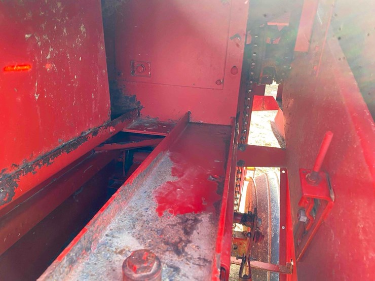 new-holland-316-image-10