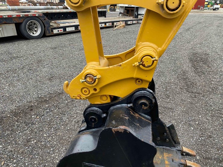 caterpillar-307.5-image-8