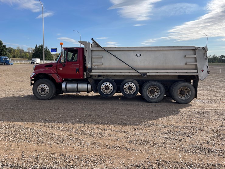 international-7400-image-2