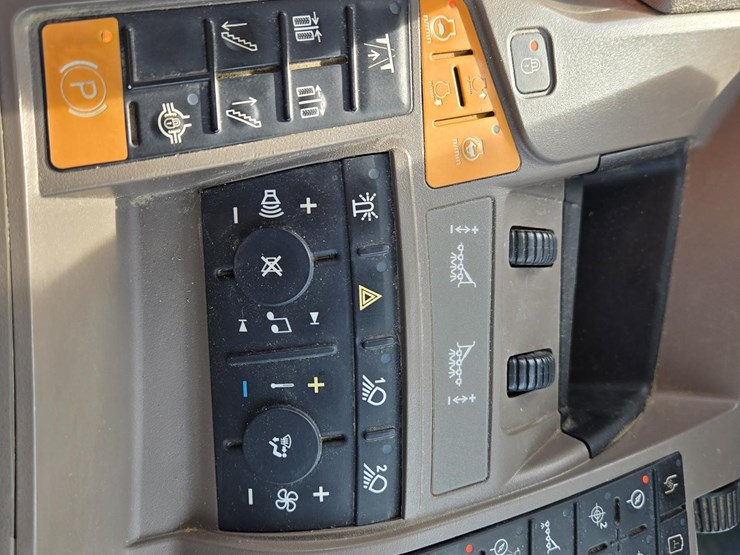 john-deere-r4045-image-43