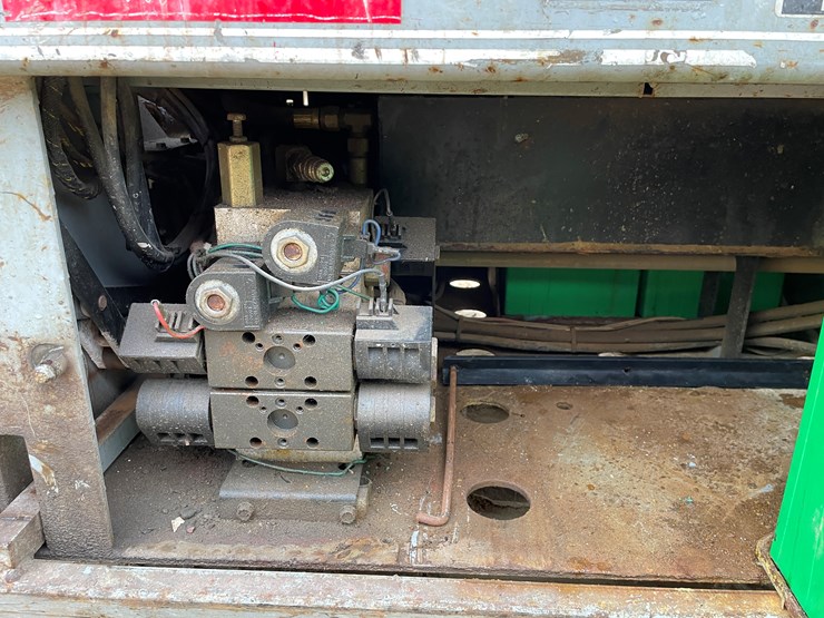 #300-•-1996-mec-scissor-lift-image-24