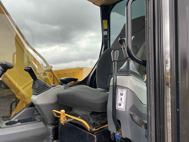 caterpillar-307.5-image-32