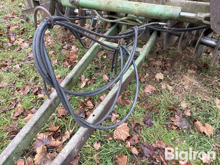 john-deere-230-image-10