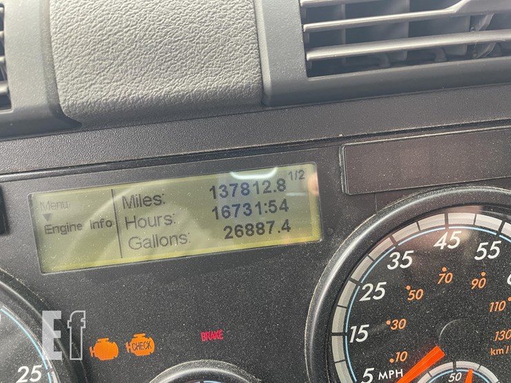 2014-freightliner-cascadia-125-image-19