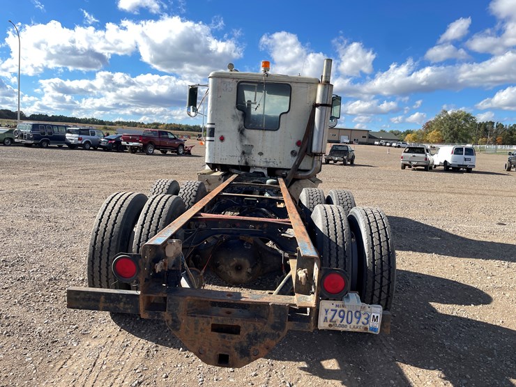 #1104-•-1989-international-truck-tractor-**should-be-trailered**-(has-mn-title)-image-4