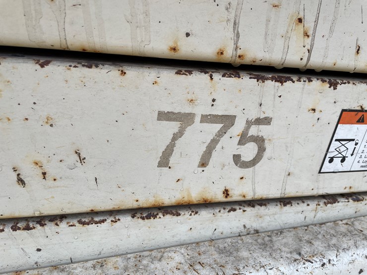 #301-•-terex-scissor-lift-image-10