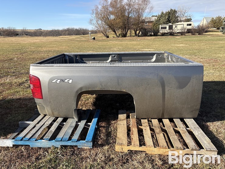 chevrolet-8'-pickup-box-image-4