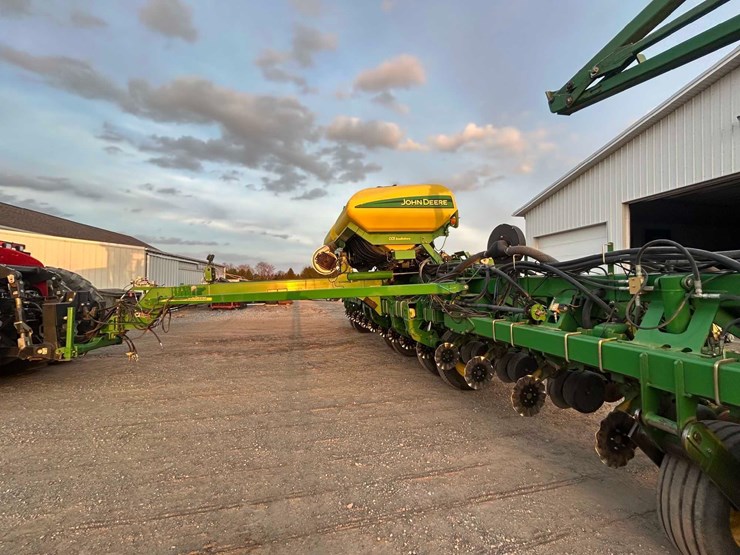 john-deere-1790-image-16