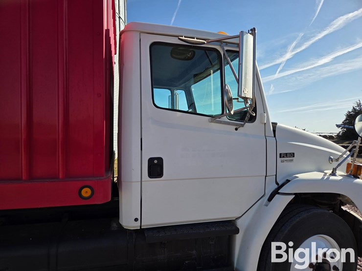 2003-freightliner-fl80-image-19