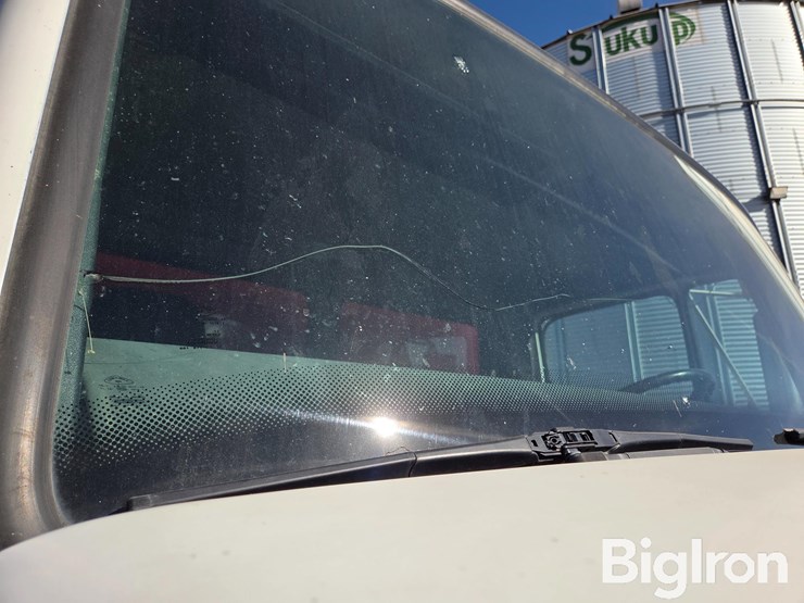 2003-freightliner-fl80-image-15