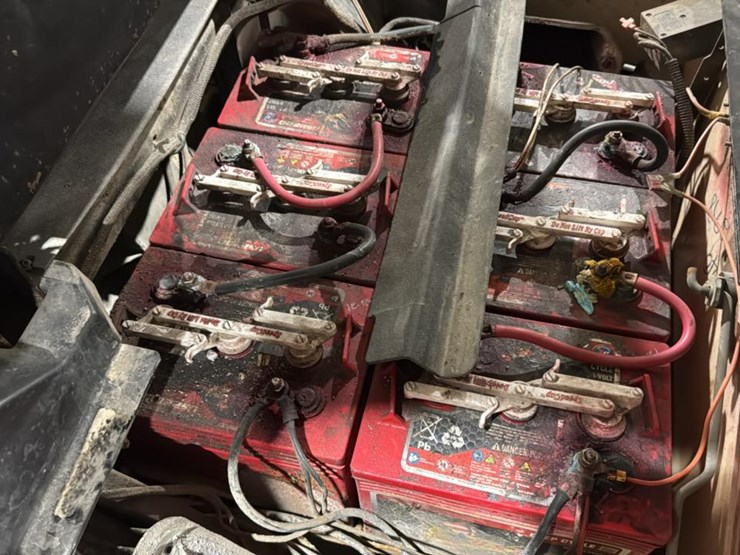 #2351-•-electric-golf-cart*-image-8