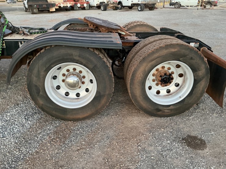 2019-kenworth-t800-image-13